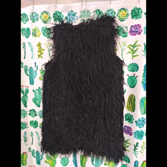 Faux fur vest - Picture 2 of 2